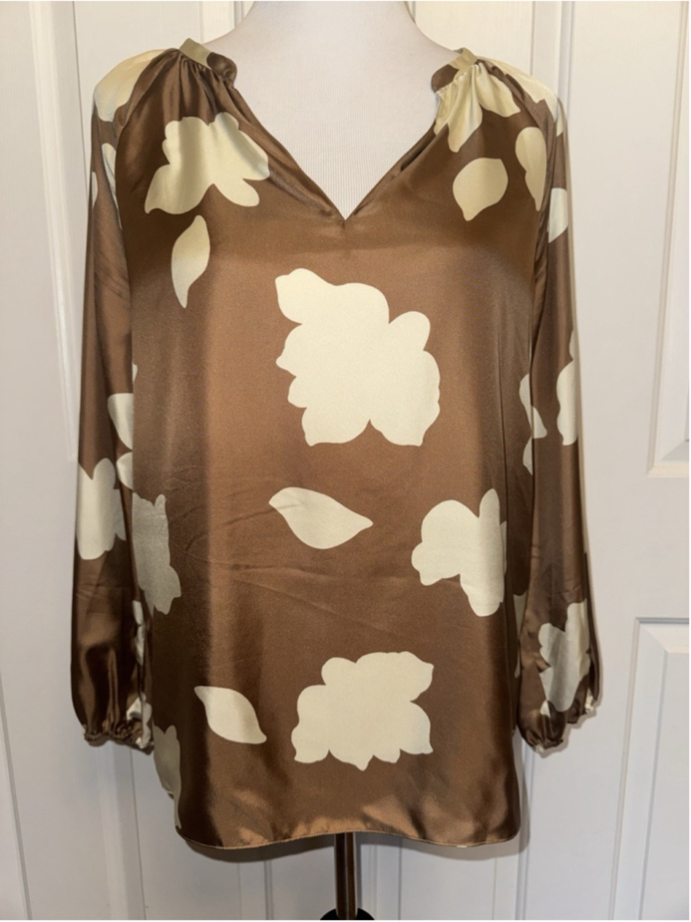 Theory Silk Floral Blouse Neutral Minimalist Quiet Luxury Work Top Women's Small